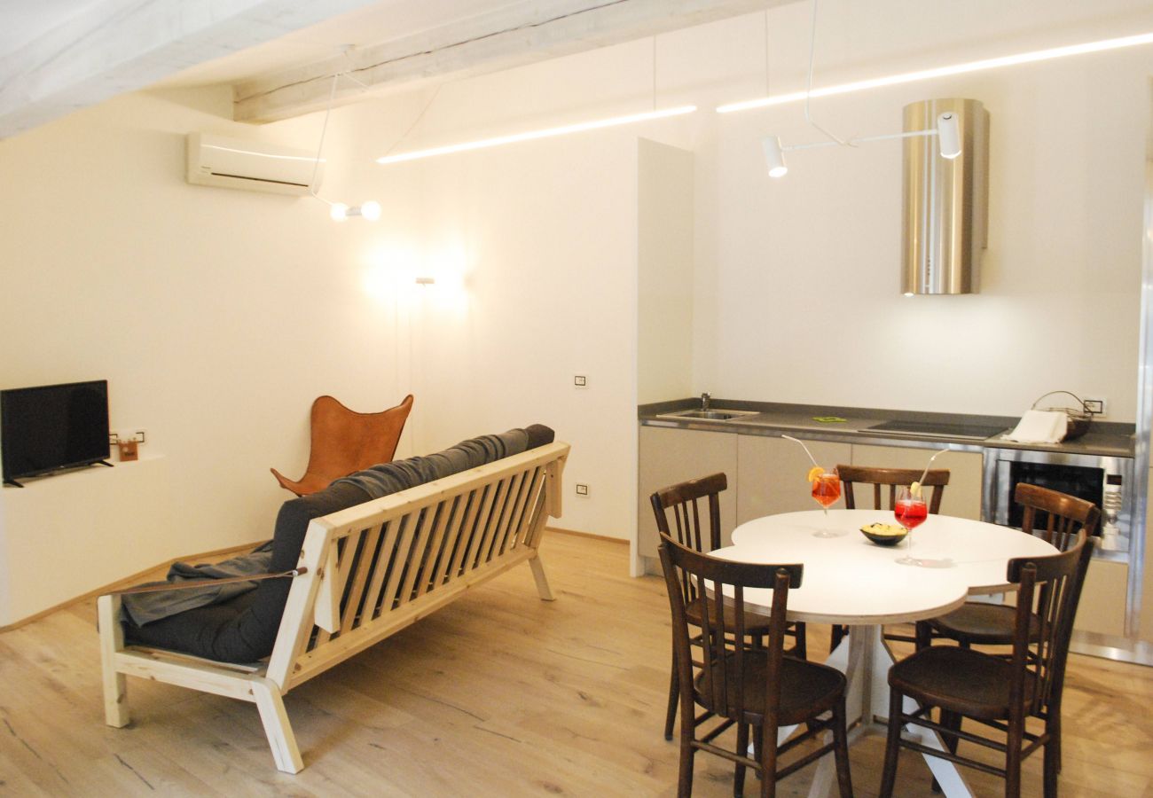 Apartment in Tignale - La Corte - Finil Theater Home, well furnished with lake view Apartment in Tignale - La Corte - Finil Theater Home, well furnished with lake view