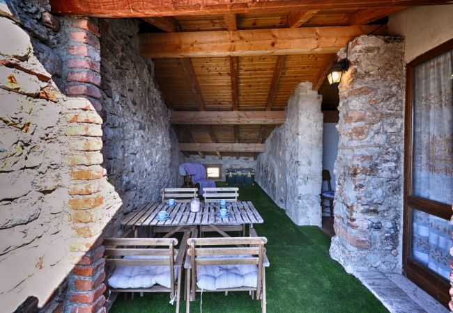 Apartment in Tignale - Il Melo - Theater Home, with marvellous lake view Apartment in Tignale - Il Melo - Theater Home, with marvellous lake view