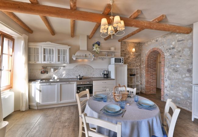 Apartment in Tignale - Il Melo - Theater Home, with marvellous lake view Apartment in Tignale - Il Melo - Theater Home, with marvellous lake view