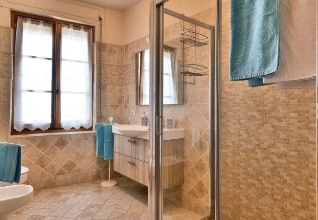 Apartment in Tignale - Il Melo - Theater Home, with marvellous lake view Apartment in Tignale - Il Melo - Theater Home, with marvellous lake view