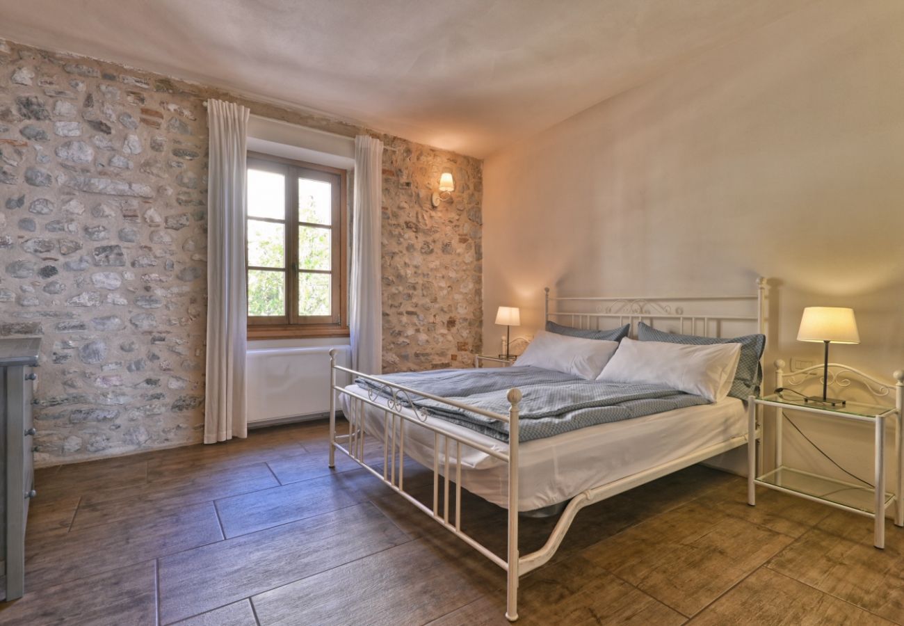 Apartment in Tignale - Il Melo - Theater Home, with marvellous lake view Apartment in Tignale - Il Melo - Theater Home, with marvellous lake view