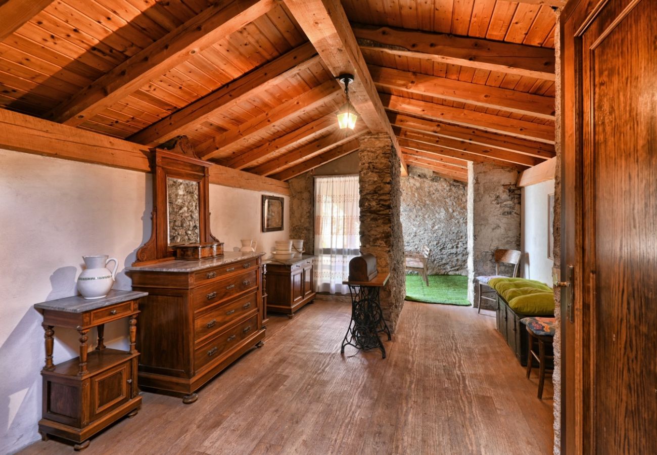 Apartment in Tignale - Il Melo - Theater Home, with marvellous lake view Apartment in Tignale - Il Melo - Theater Home, with marvellous lake view