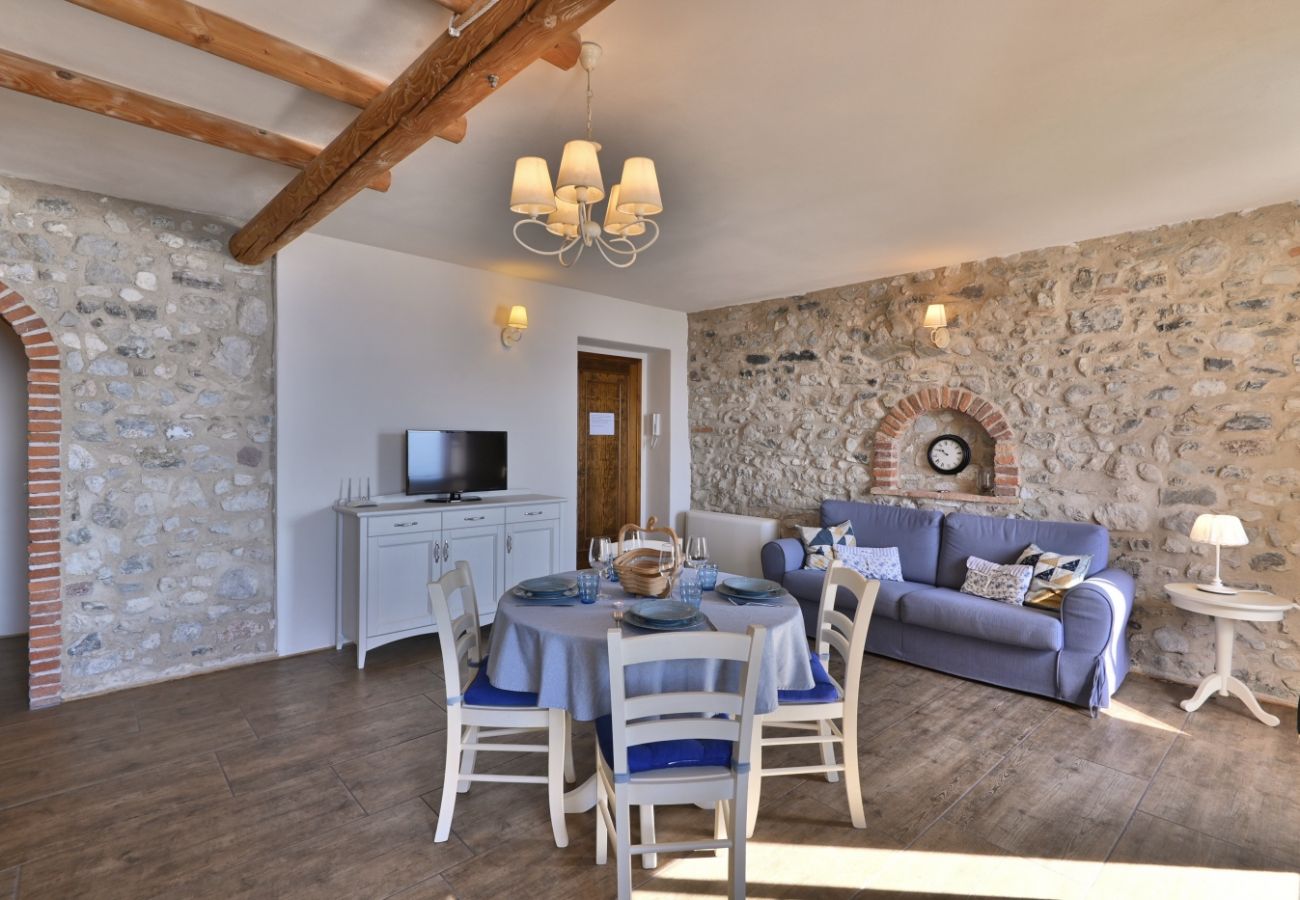 Apartment in Tignale - Il Melo - Theater Home, with marvellous lake view Apartment in Tignale - Il Melo - Theater Home, with marvellous lake view