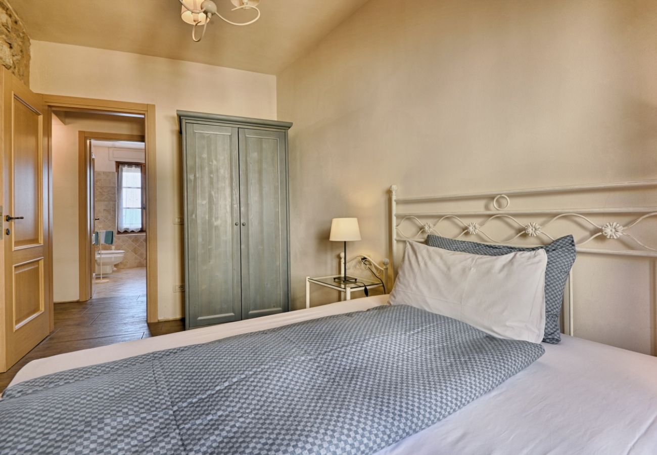 Apartment in Tignale - Il Melo - Theater Home, with marvellous lake view Apartment in Tignale - Il Melo - Theater Home, with marvellous lake view