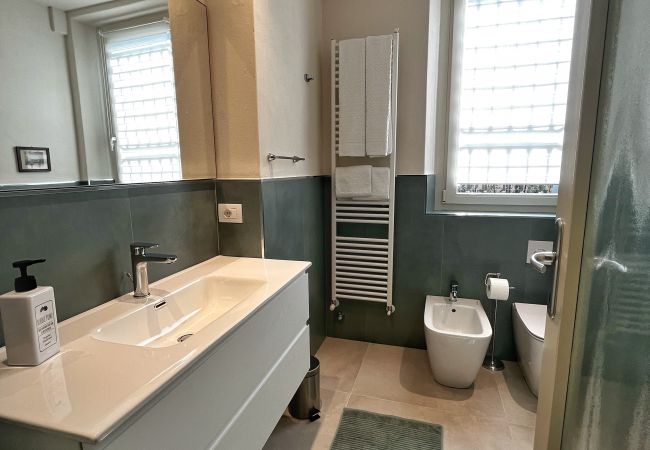 Apartment in Gardone Riviera - Grethel - Theater Home, a few steps from the beach of Gardone Riviera Apartment in Gardone Riviera - Grethel - Theater Home, a few steps from the beach of Gardone Riviera