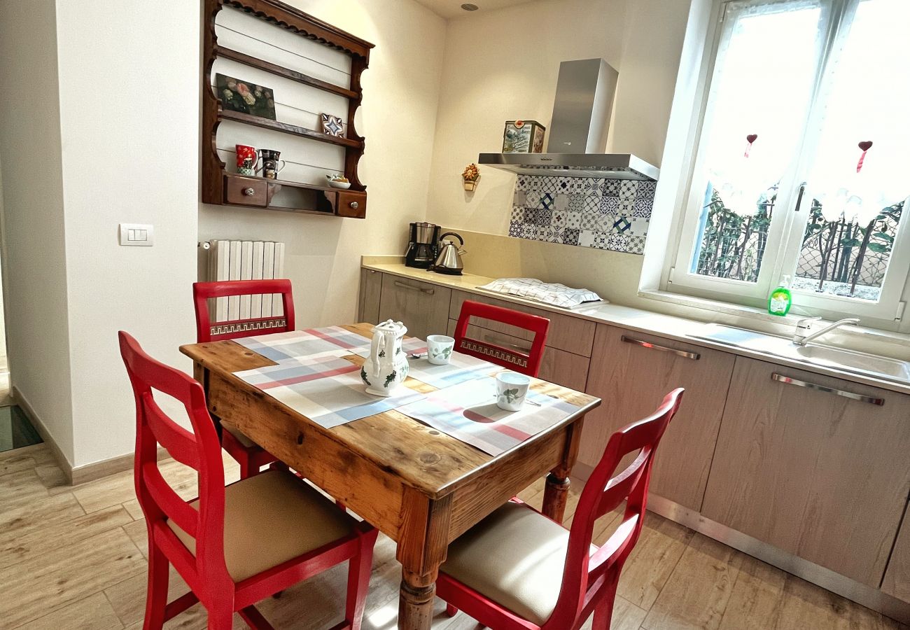 Apartment in Gardone Riviera - Grethel - Theater Home, a few steps from the beach of Gardone Riviera Apartment in Gardone Riviera - Grethel - Theater Home, a few steps from the beach of Gardone Riviera