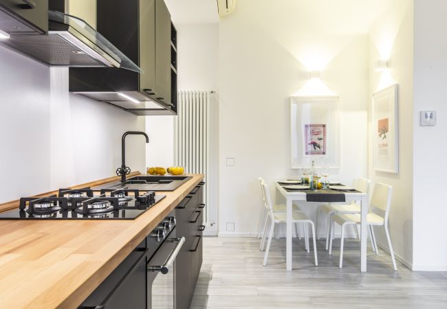 Apartment in Milano - Maciachini Bright Apartment R&R