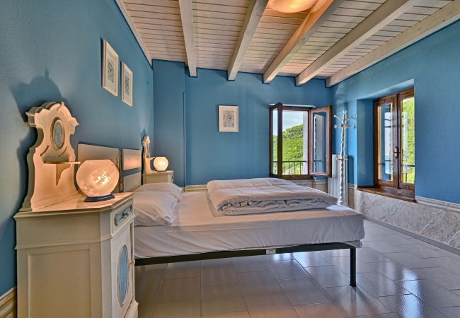 House in Gargnano - Al Pos by Theater Home, with marvellous lake view House in Gargnano - Al Pos by Theater Home, with marvellous lake view