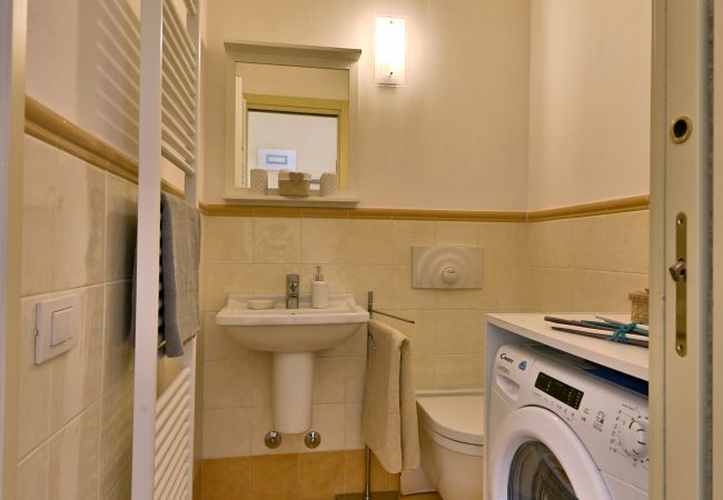 Apartment in Salò - Caroni Home, Theater Home - with swimming pool and a near to the center of Salò Apartment in Salò - Caroni Home, Theater Home - with swimming pool and a near to the center of Salò
