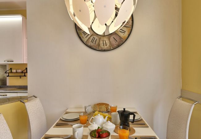 Apartment in Salò - Caroni Home, Theater Home - with swimming pool and a near to the center of Salò Apartment in Salò - Caroni Home, Theater Home - with swimming pool and a near to the center of Salò