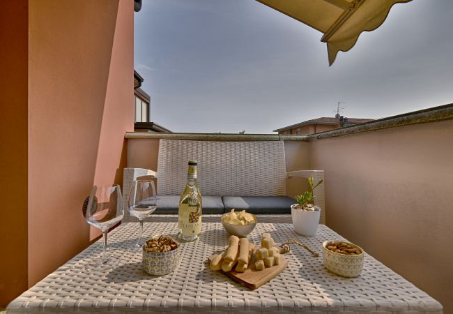 Apartment in Salò - Caroni Home, Theater Home - with swimming pool and a near to the center of Salò Apartment in Salò - Caroni Home, Theater Home - with swimming pool and a near to the center of Salò