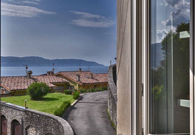  in Gargnano - Appartamento Al Poggio degli Ulivi Theater Home - perfect for families and with marvellous lake view