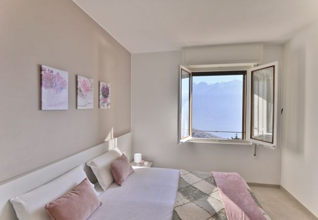 Apartment in Tignale - Appartamento Alba by Theater Home - with marvellous lake view Apartment in Tignale - Appartamento Alba by Theater Home - with marvellous lake view