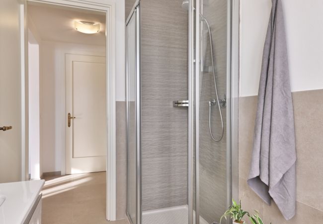 Apartment in Tignale - Appartamento Alba by Theater Home - with marvellous lake view Apartment in Tignale - Appartamento Alba by Theater Home - with marvellous lake view