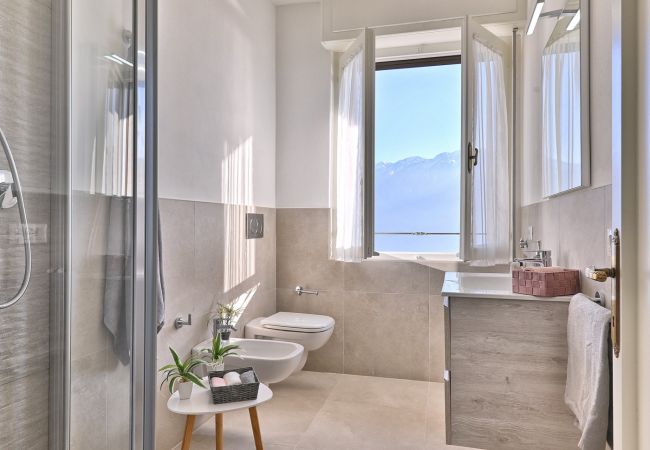 Apartment in Tignale - Appartamento Alba by Theater Home - with marvellous lake view Apartment in Tignale - Appartamento Alba by Theater Home - with marvellous lake view