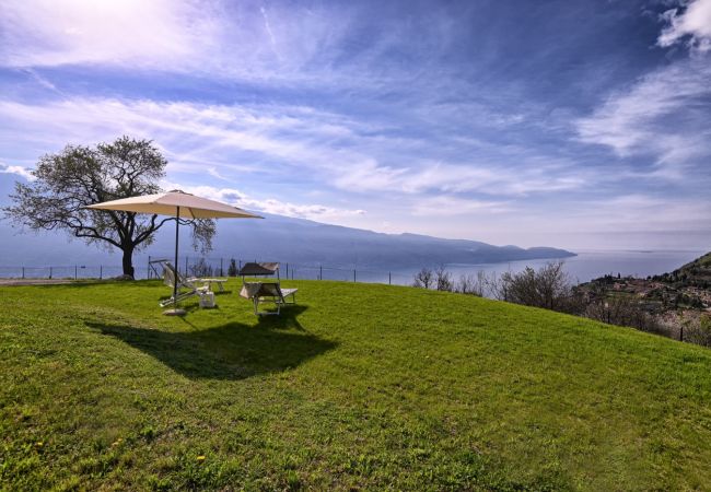Apartment in Tignale - Appartamento Alba by Theater Home - with marvellous lake view Apartment in Tignale - Appartamento Alba by Theater Home - with marvellous lake view