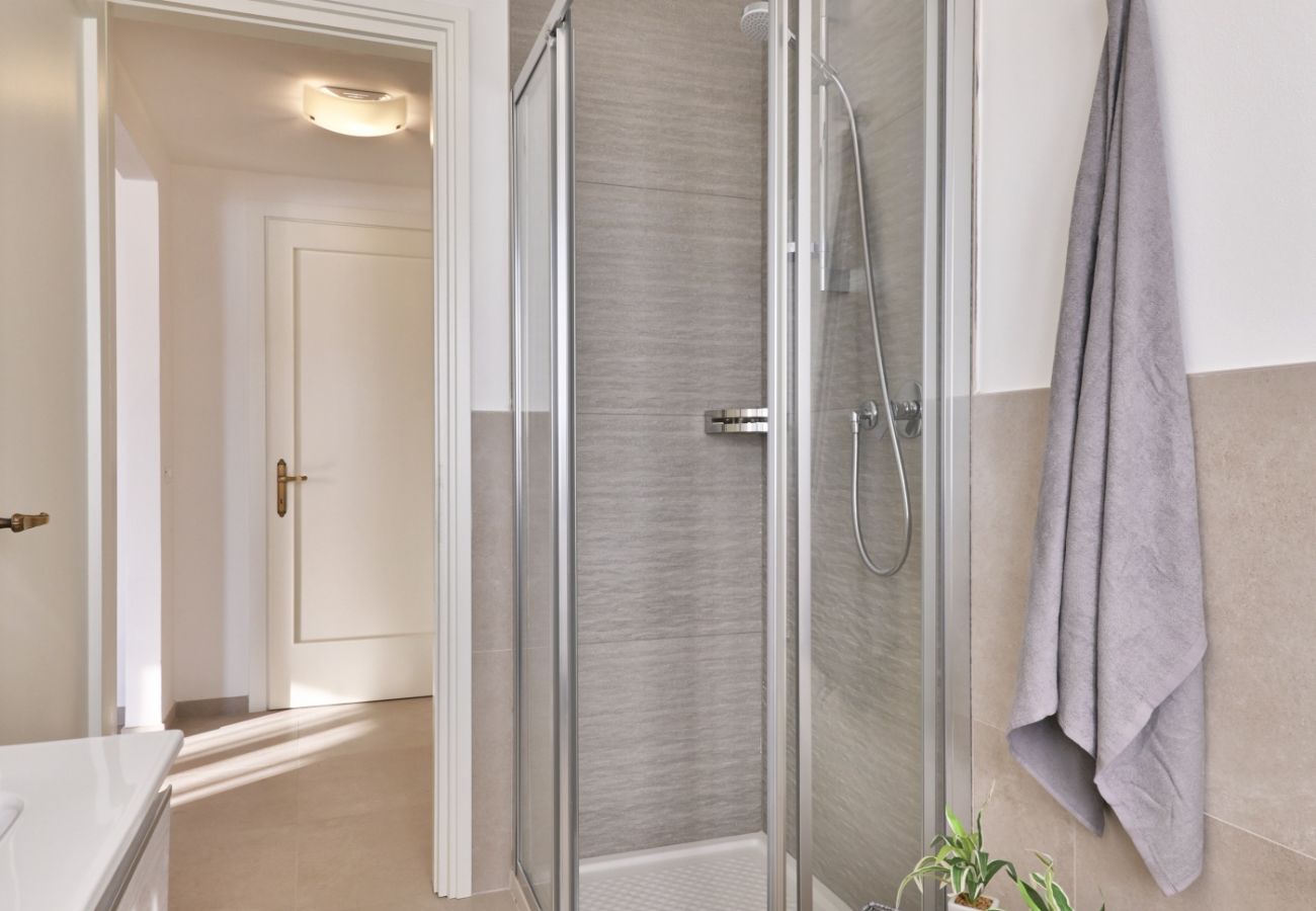 Apartment in Tignale - Appartamento Alba by Theater Home - with marvellous lake view Apartment in Tignale - Appartamento Alba by Theater Home - with marvellous lake view