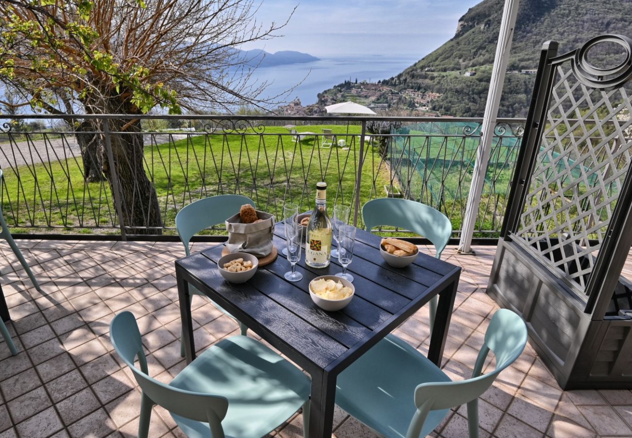 Apartment in Tignale - Appartamento Alba by Theater Home - with marvellous lake view Apartment in Tignale - Appartamento Alba by Theater Home - with marvellous lake view
