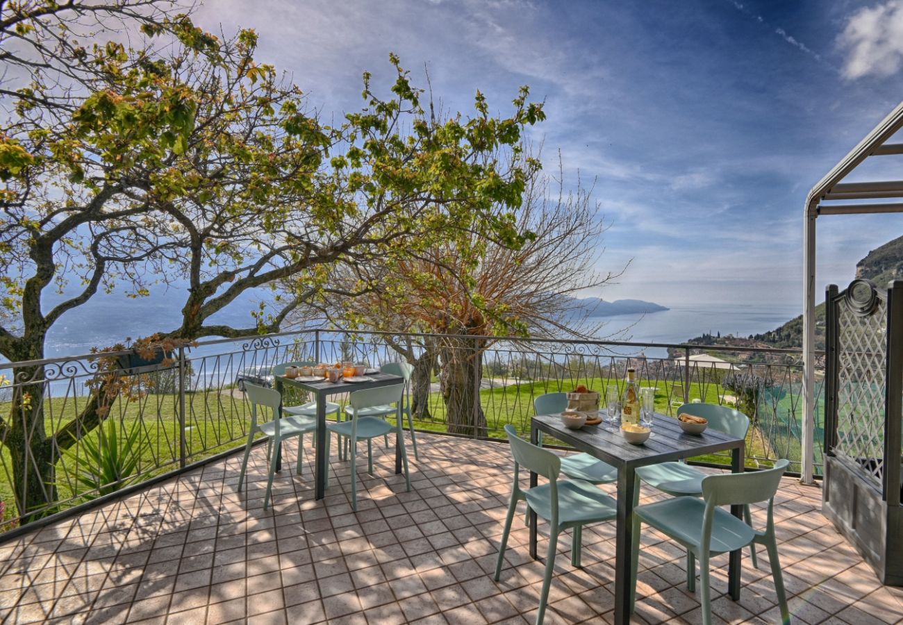 Apartment in Tignale - Appartamento Alba by Theater Home - with marvellous lake view Apartment in Tignale - Appartamento Alba by Theater Home - with marvellous lake view