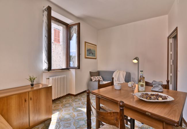 Apartment in Gargnano - La Casa del Vento - Appartamento Lago by Theater Home