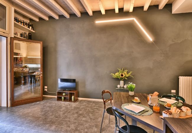 Apartment in Gargnano - Appartamento Simone by Theater Home, in the heart of Gargnano Apartment in Gargnano - Appartamento Simone by Theater Home, in the heart of Gargnano