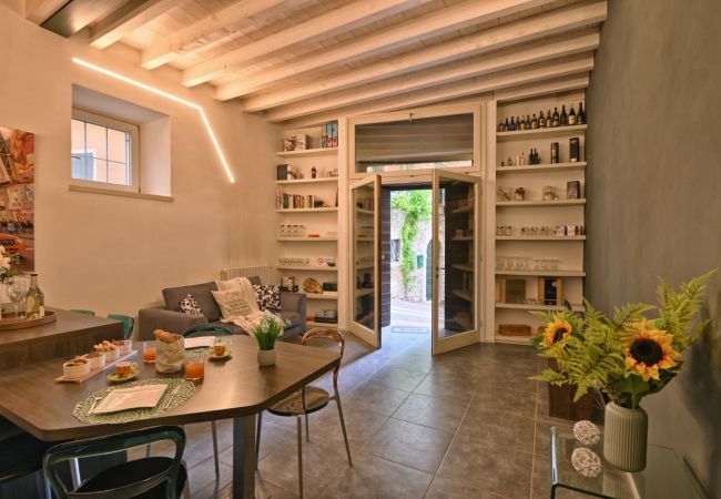 Apartment in Gargnano - Appartamento Simone by Theater Home, in the heart of Gargnano Apartment in Gargnano - Appartamento Simone by Theater Home, in the heart of Gargnano