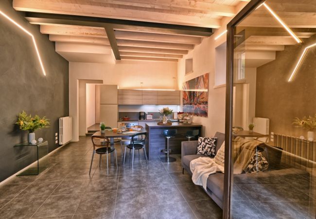 Apartment in Gargnano - Appartamento Simone by Theater Home, in the heart of Gargnano Apartment in Gargnano - Appartamento Simone by Theater Home, in the heart of Gargnano