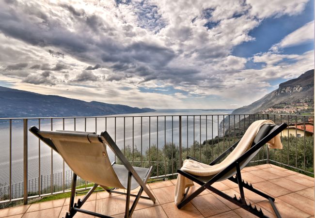 Apartment in Tignale - Casa Azzurro Lago by Theater Home - with marvellous lake view