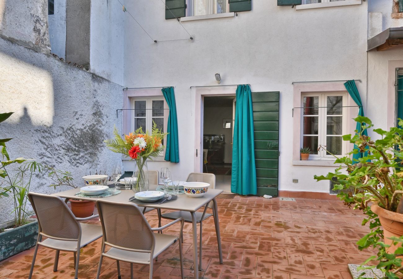 Apartment in Gargnano - Appartamento Il Teatro by Theater Home - with marvellous lake view Apartment in Gargnano - Appartamento Il Teatro by Theater Home - with marvellous lake view