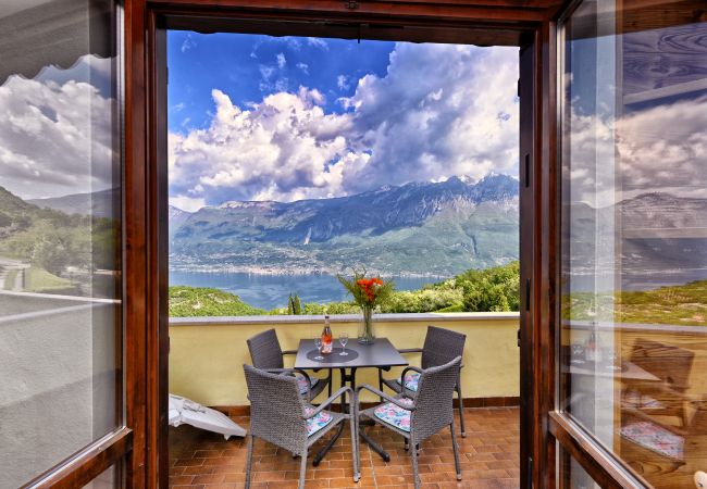 Apartment in Tignale - Appartamento Oleandro by Theater Home - with marvellous lake view