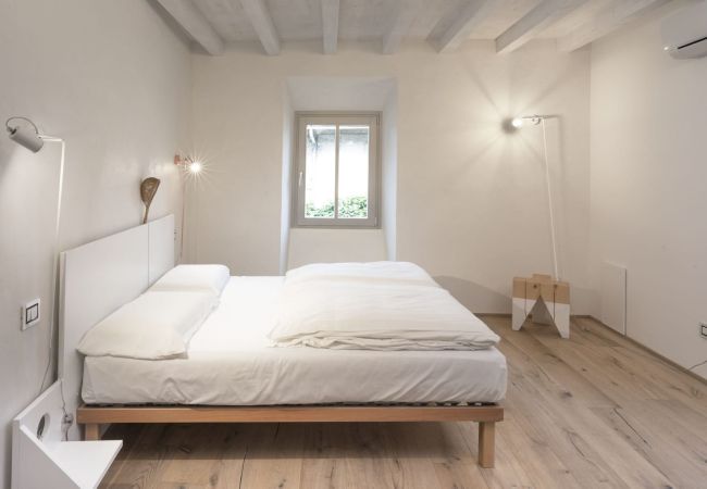 Apartment in Tignale - La Corte - Travail by Theater Home, well furnished with lake view Apartment in Tignale - La Corte - Travail by Theater Home, well furnished with lake view