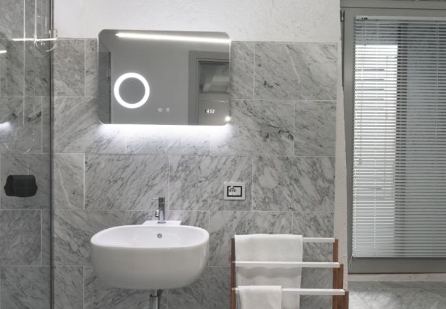 Apartment in Tignale - La Corte - Travail by Theater Home, well furnished with lake view Apartment in Tignale - La Corte - Travail by Theater Home, well furnished with lake view