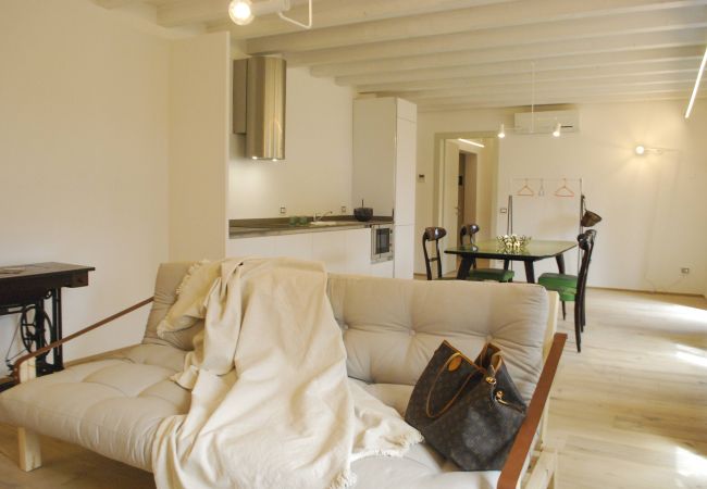 Apartment in Tignale - La Corte - Travail by Theater Home, well furnished with lake view Apartment in Tignale - La Corte - Travail by Theater Home, well furnished with lake view
