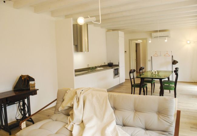 Apartment in Tignale - La Corte - Travail by Theater Home, well furnished with lake view Apartment in Tignale - La Corte - Travail by Theater Home, well furnished with lake view