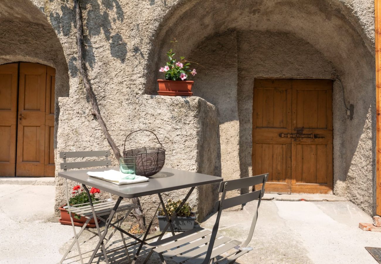 Apartment in Tignale - La Corte - Travail by Theater Home, well furnished with lake view Apartment in Tignale - La Corte - Travail by Theater Home, well furnished with lake view