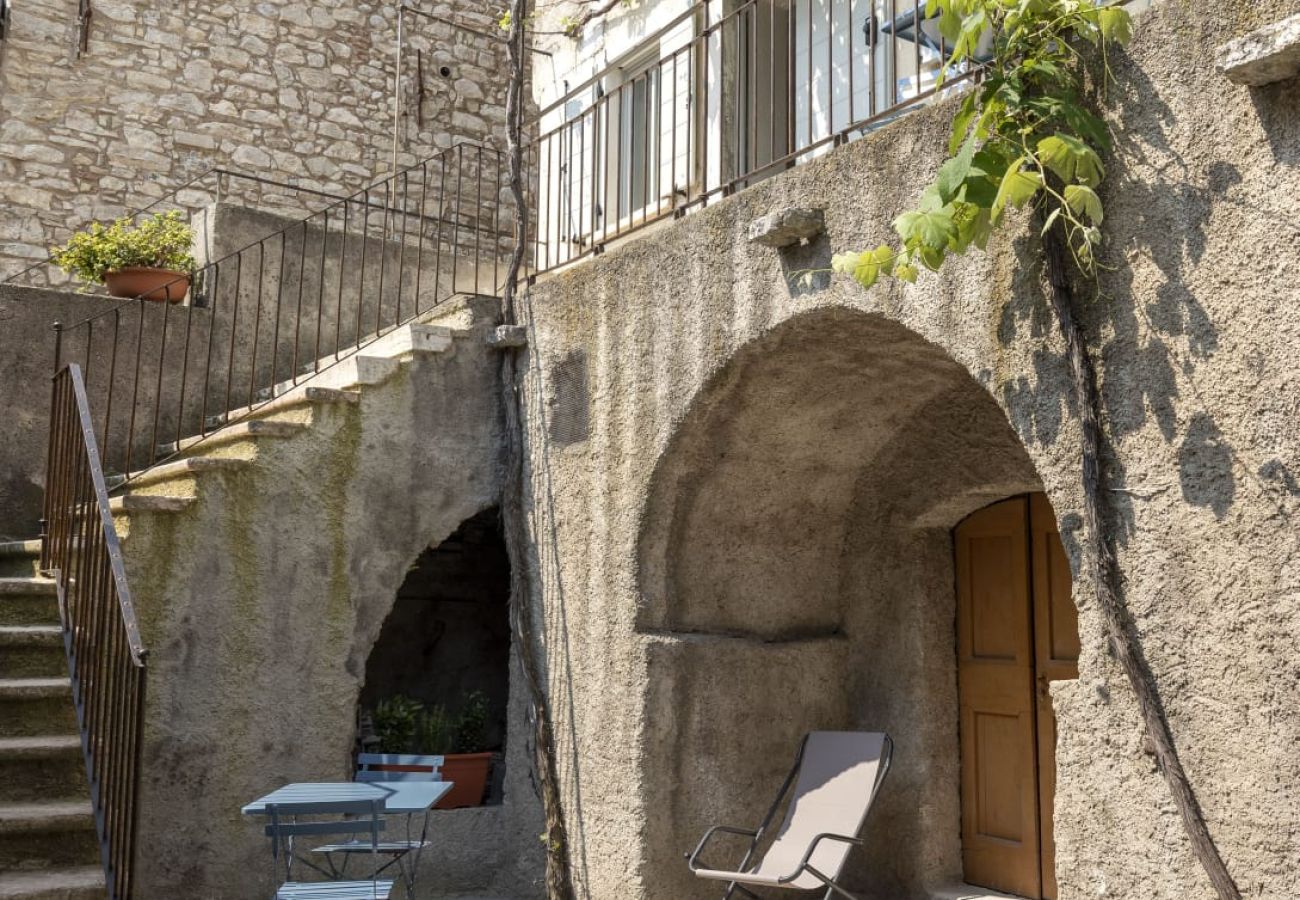 Apartment in Tignale - La Corte - Travail by Theater Home, well furnished with lake view Apartment in Tignale - La Corte - Travail by Theater Home, well furnished with lake view