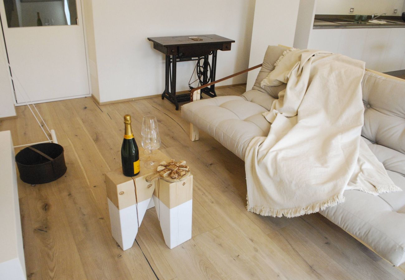 Apartment in Tignale - La Corte - Travail by Theater Home, well furnished with lake view Apartment in Tignale - La Corte - Travail by Theater Home, well furnished with lake view