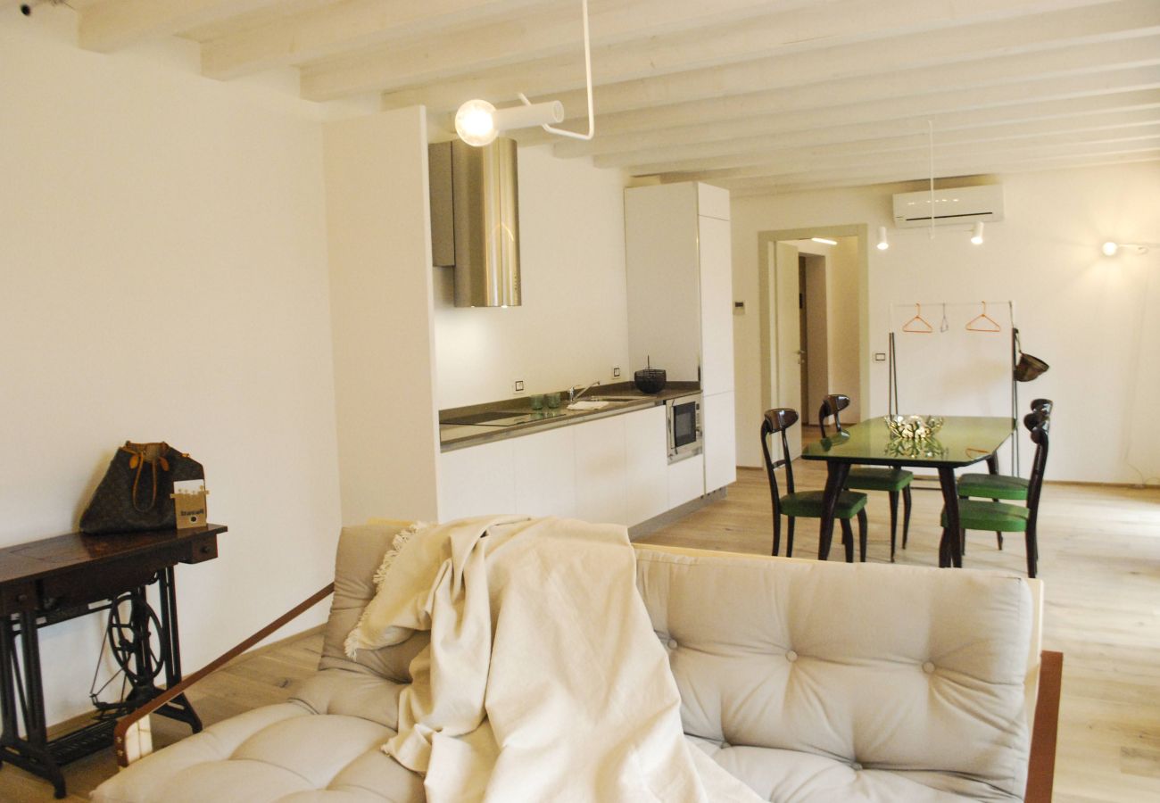 Apartment in Tignale - La Corte - Travail by Theater Home, well furnished with lake view Apartment in Tignale - La Corte - Travail by Theater Home, well furnished with lake view