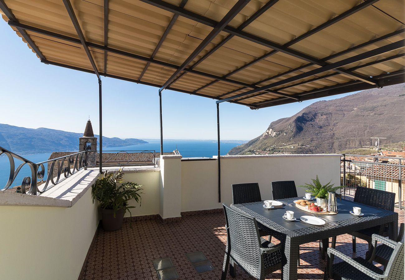 Apartment in Tignale - Casa Marianna by Theater Home - located in the heart of Tignale with a marvellous lake view