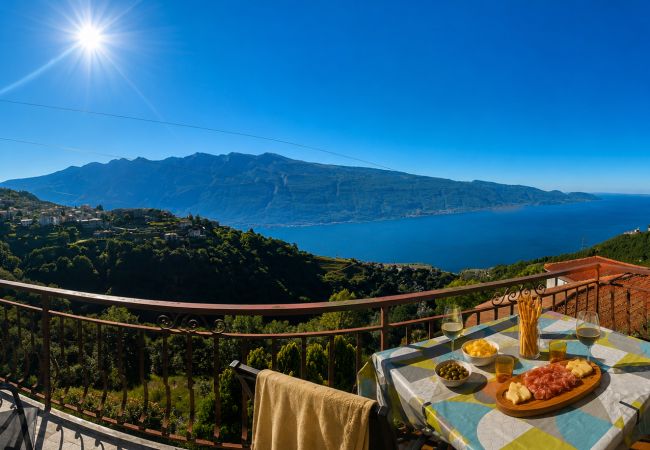 Apartment in Tignale - Appartamento Algarda by Theater Home - with marvellous lake view